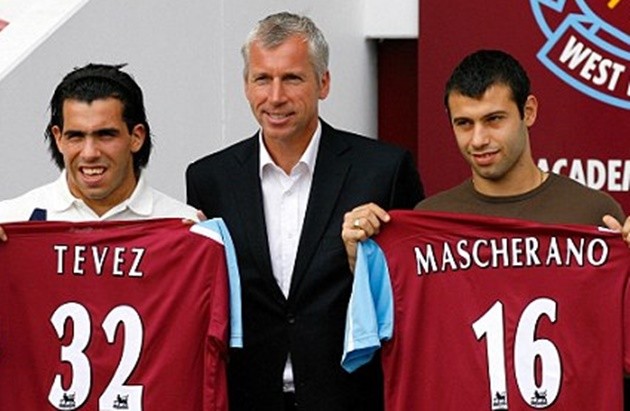 Weirdest transfers in football history, from Bendtner signing for Juventus to Tevez and Mascherano joining West Ham - Bóng Đá