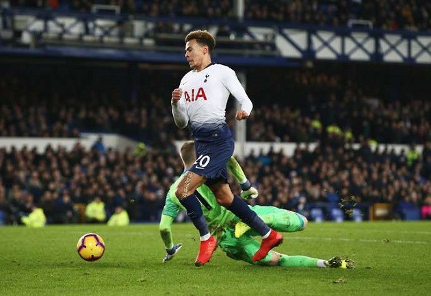 Everton 2-2 Liverpool: Jordan Pickford once made a similar tackle on Dele Alli - Bóng Đá