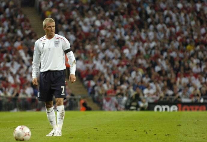 Messi sút phạt thế nào khi so với Beckham hay Ronaldinho? - Bóng Đá