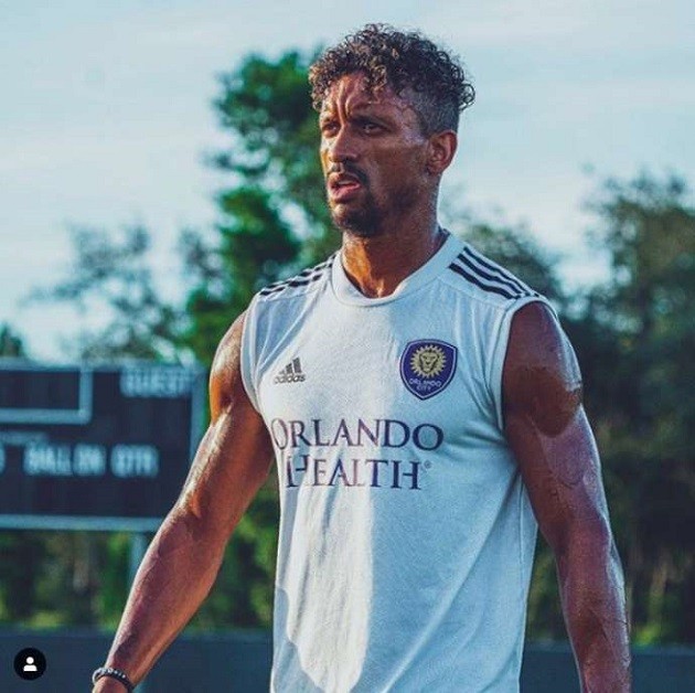 Manchester United hero Nani is in ridiculous shape as he turns 34 - Bóng Đá