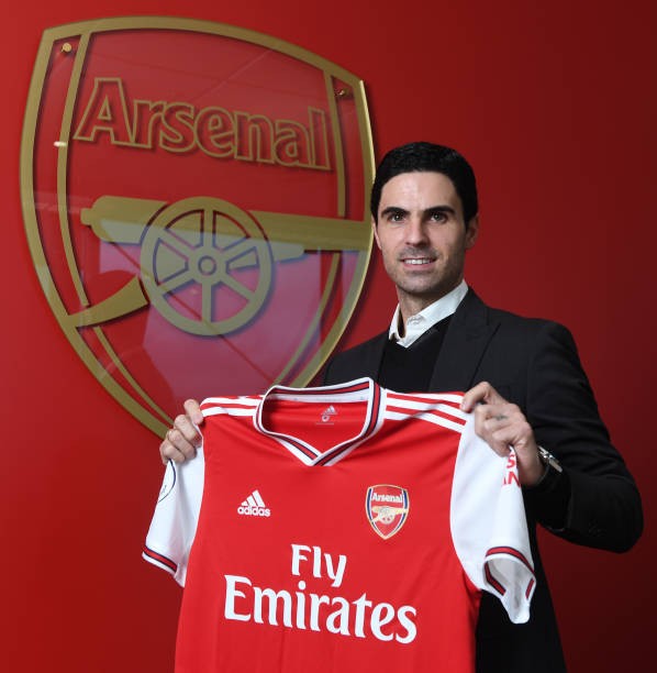 Cựu đội trưởng Arsenal lịch lãm bước về 'giải cứu' đội nhà - Bóng Đá