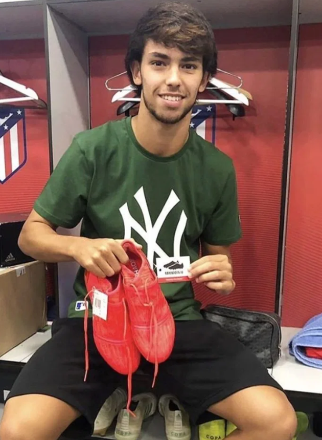 Aubameyang, Benzema and Luiz swear by RareBoots4U, a company that specialises in selling vintage boots for £500 a pair - Bóng Đá