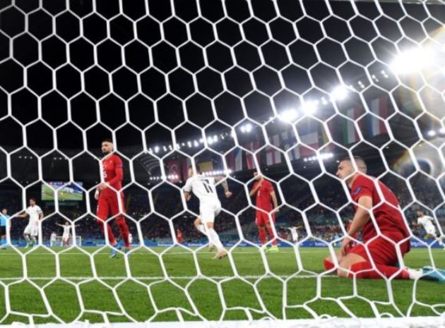 Hậu vệ Juventus phản lưới nhà, 'tặng' Ý bàn thắng đi vào lịch sử EURO - Bóng Đá