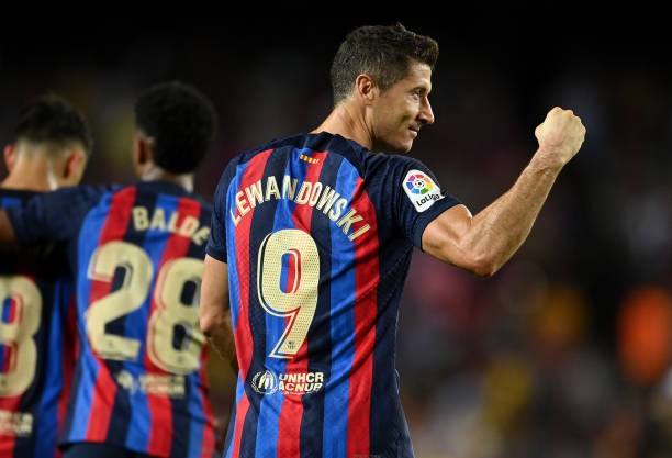 Lewandowski lập cú đúp, Barca 