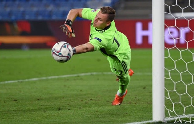 Vì sao David Moyes ăn thẻ đỏ ở trận Frankfurt?  - Bóng Đá