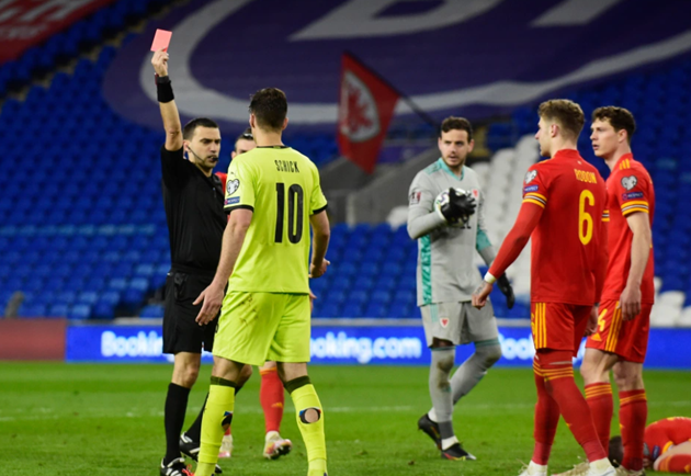 Shock as Man United star Dan James pops up with towering header for Wales after lovely Gareth Bale assist - Bóng Đá