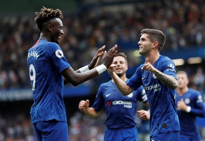 Prince William and Chelsea boss Frank Lampard greet fans in London pub as royal watches England take on Czech Republic - Bóng Đá
