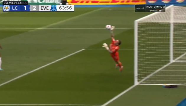 Lập chiến công, hai mỹ nhân vây lấy công thần Newcastle - Bóng Đá