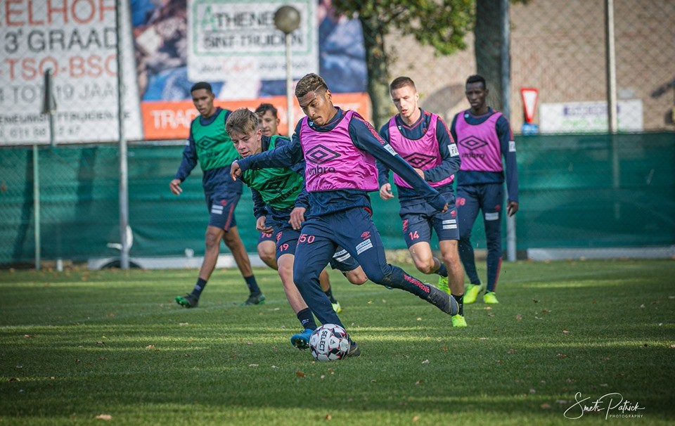 Công Phượng sánh vai cùng 