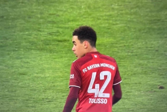 Martial nhận thẻ đỏ vì Cavani? - Bóng Đá