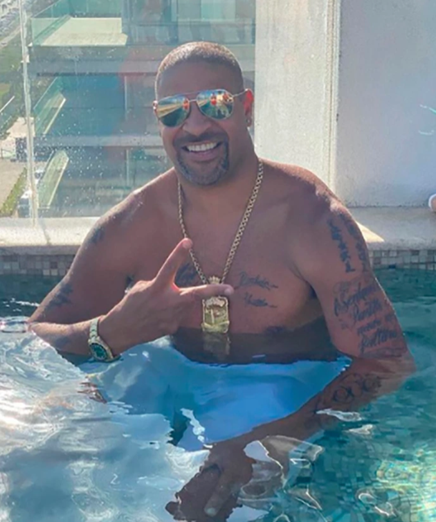 Beckham như trai 30  - Bóng Đá