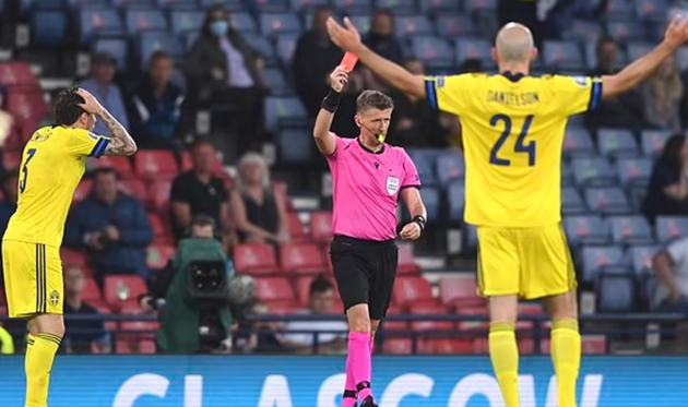 Sweden ace Marcus Danielson sent off for potential leg breaker on Ukraine’s Besedin - Bóng Đá