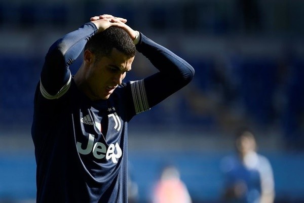 Ronaldo đến M.U, Messi đến Man City - Bóng Đá