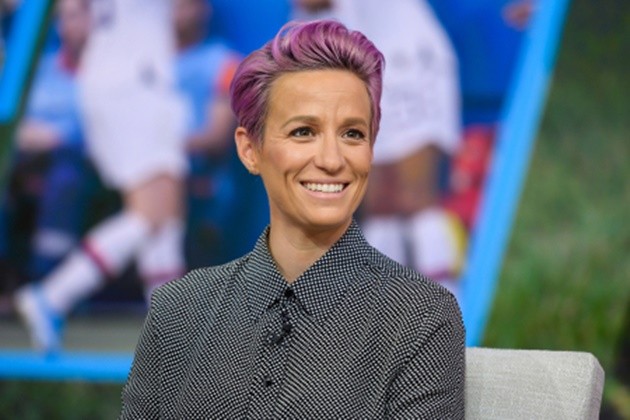 USA World Cup star Megan Rapinoe gets engaged to long-term girlfriend and basketball icon Sue Bird - Bóng Đá