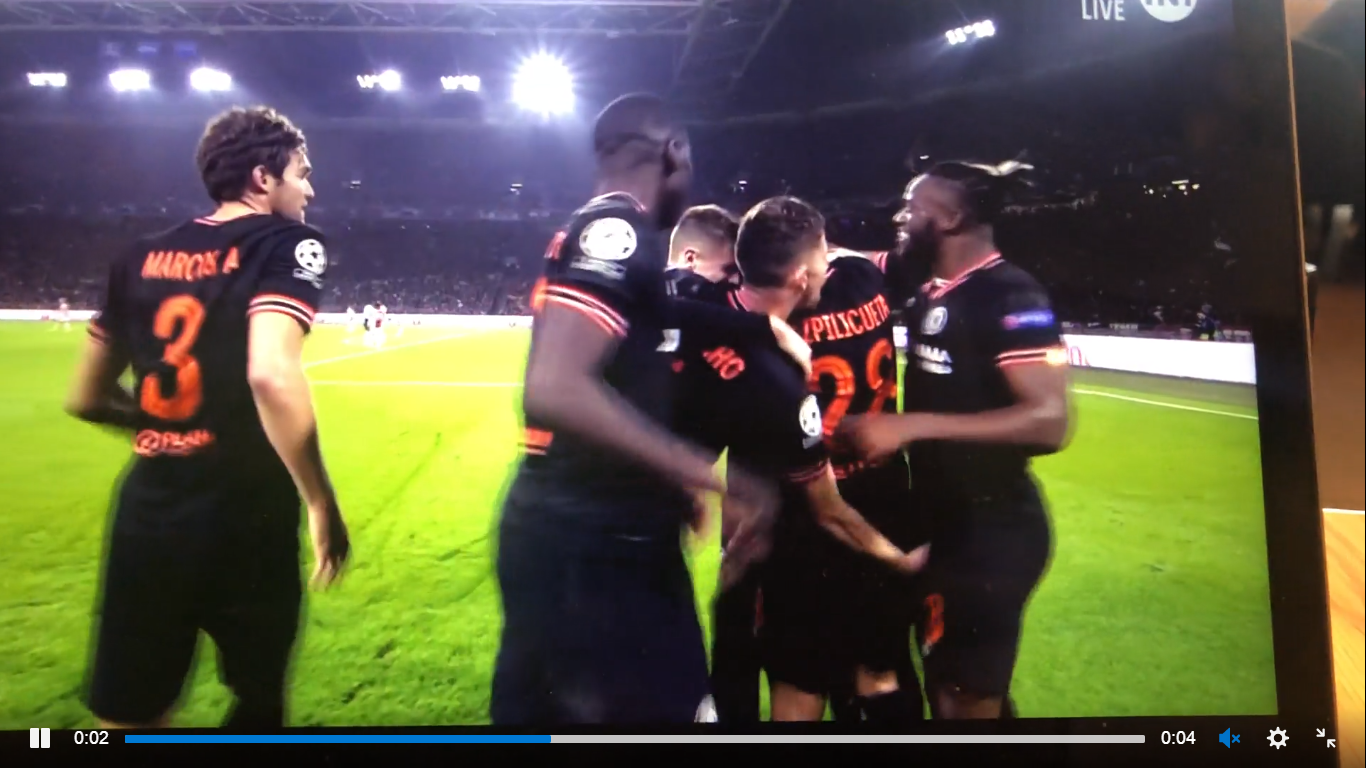 Batshuayi ngượng chín mặt vì 'bàn tay hư hỏng' của Jorginho - Bóng Đá