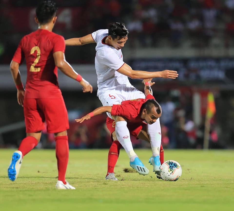 Rico Simanjuntak gây ấn tượng trước Văn Hậu - Bóng Đá