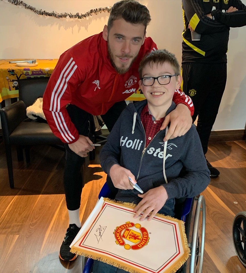 Man United thăm hỏi các bệnh nhân nhí hiểm nghèo - Bóng Đá