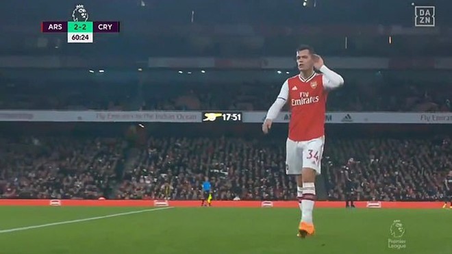 Từ Xhaka tới Van Persie, những thủ quân khiến CĐV Arsenal điên máu 7 năm qua - Bóng Đá