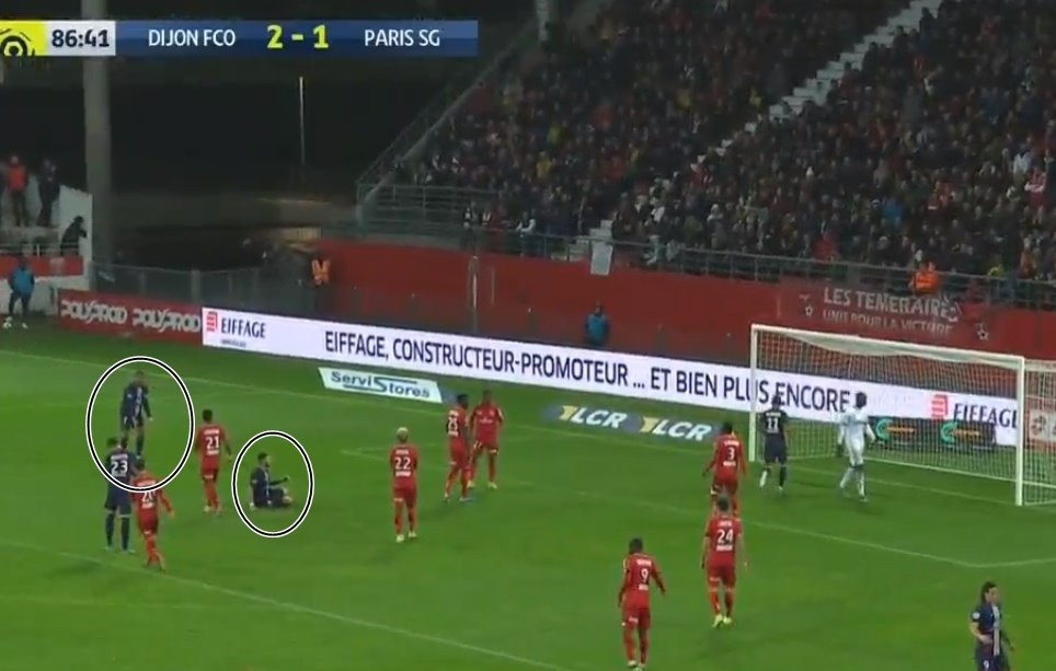 Bom tấn 70 triệu 'phá game', Mbappe chỉ biết quay lưng ngước mặt than trời - Bóng Đá