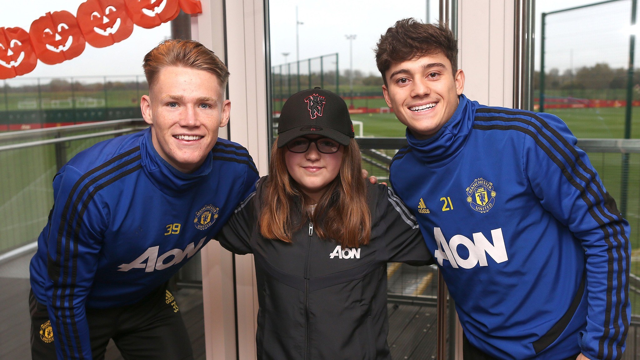 Man United thăm hỏi các bệnh nhân nhí hiểm nghèo - Bóng Đá