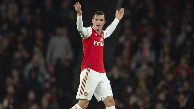 Từ Xhaka tới Van Persie, những thủ quân khiến CĐV Arsenal điên máu 7 năm qua - Bóng Đá