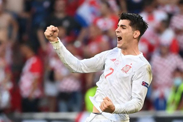 Luis Enrique insists he is not sad after Spain's Euro 2020 semi-final defeat to Italy and praises Alvaro Morata - Bóng Đá