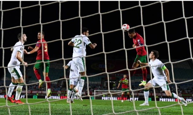 Máu quỷ trỗi dậy, Ronaldo tẩn đối thủ trước chấm 11 mét - Bóng Đá