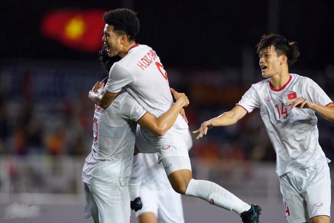 SỐC! Ghi bàn hạ gục U22 Singapore, Đức Chinh bị lôi đi kiểm tra doping - Bóng Đá