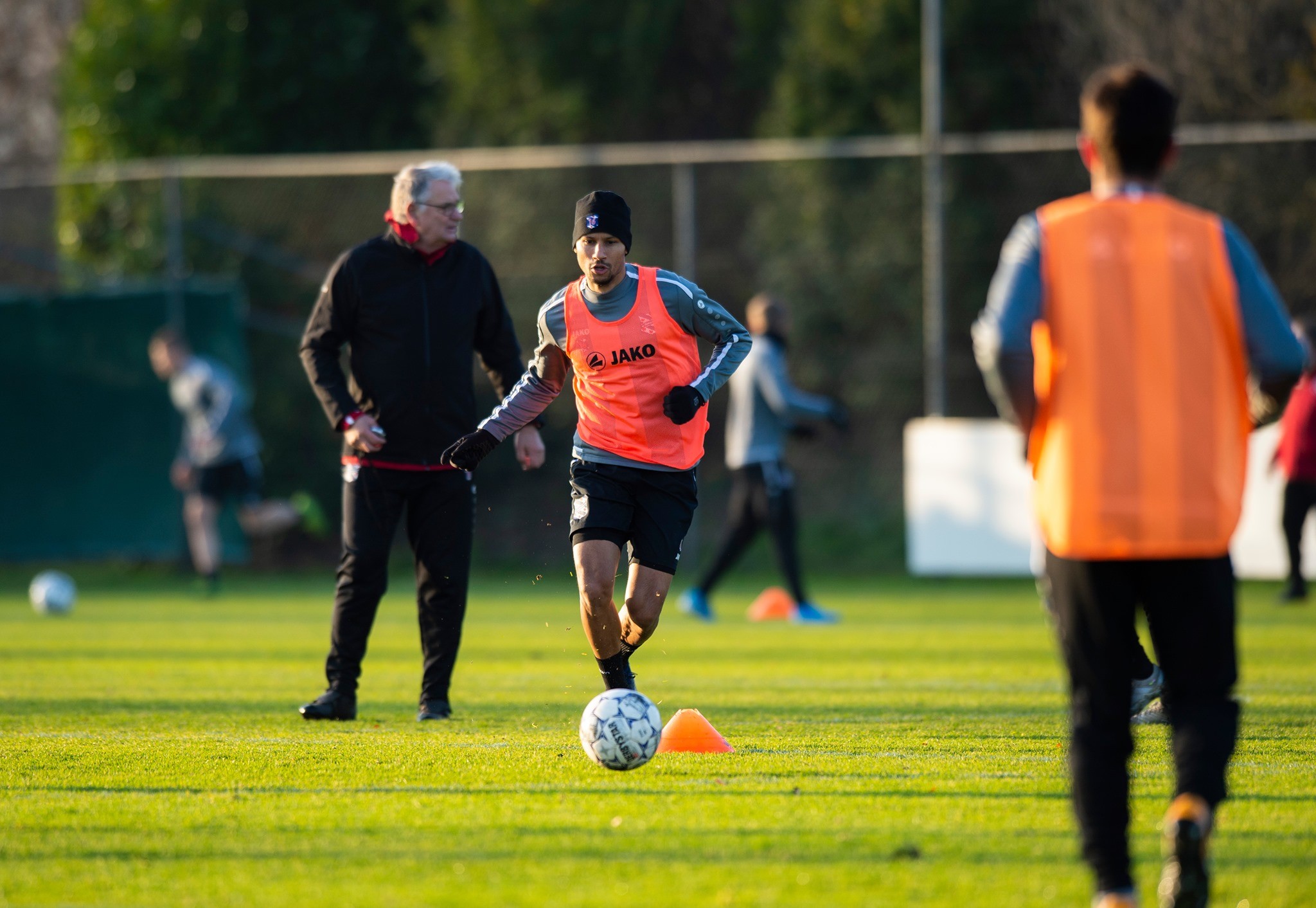 Vừa trở về Hà Lan, Văn Hậu liền gây náo loạn SC Heerenveen - Bóng Đá