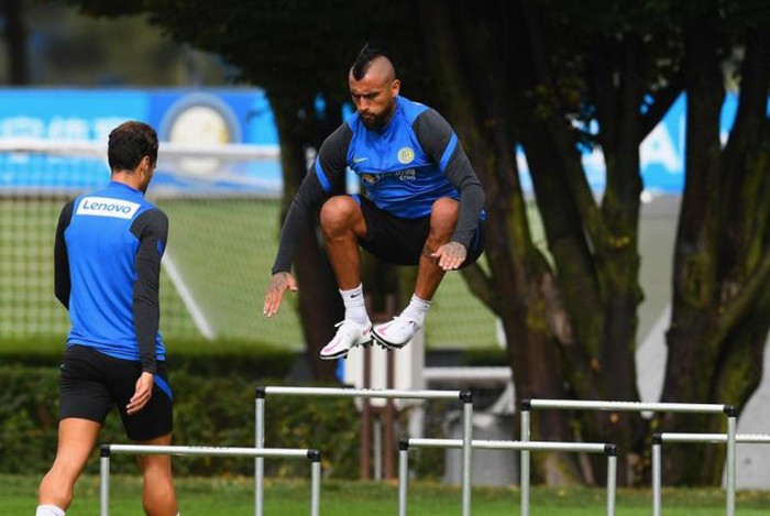 Arturo Vidal gặp lại đồng hương trong buổi tập đầu tiên tại Inter Milan - Bóng Đá