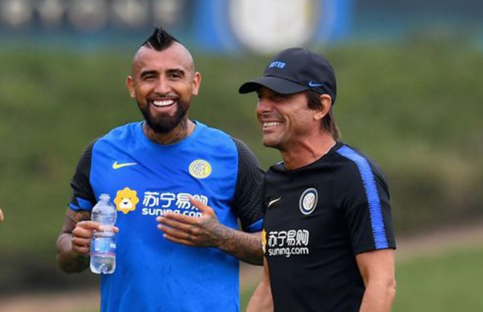 Arturo Vidal gặp lại đồng hương trong buổi tập đầu tiên tại Inter Milan - Bóng Đá