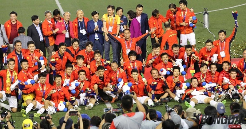 Ảnh Thành Chung chỉ tay dằn mặt Osvaldo Haay - Bóng Đá