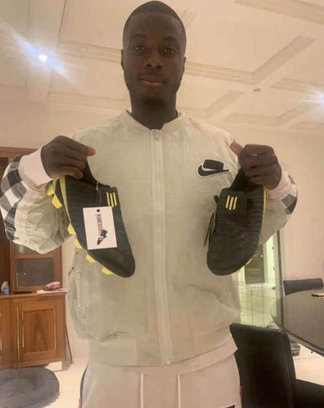 Aubameyang, Benzema and Luiz swear by RareBoots4U, a company that specialises in selling vintage boots for £500 a pair - Bóng Đá