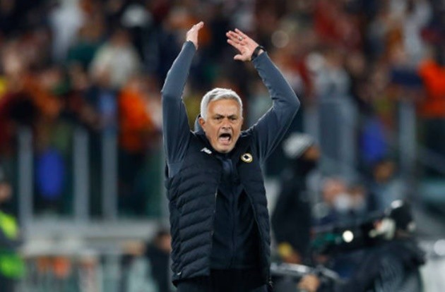 Mourinho phục thù thành công, đưa Roma tiến vào bán kết - Bóng Đá