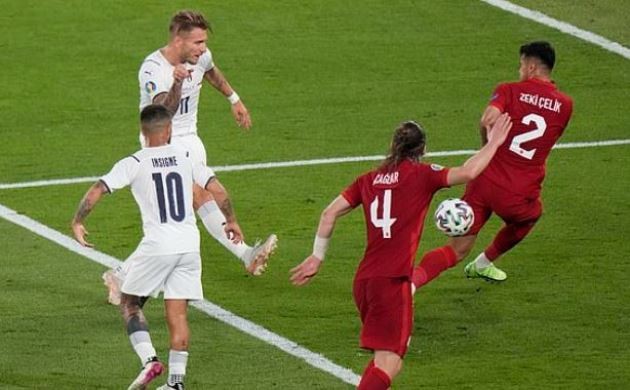 Hậu vệ Juventus phản lưới nhà, 'tặng' Ý bàn thắng đi vào lịch sử EURO - Bóng Đá