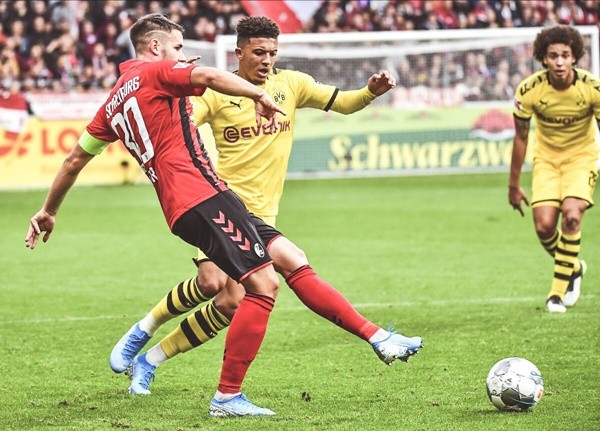 United fans react to Van de Beek's friendly debut against Aston Villa - Bóng Đá