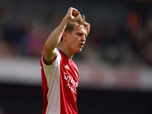 Lewandowski nổ súng, 'Hùm xám' áp sát ngôi đầu bảng Bundesliga - Bóng Đá