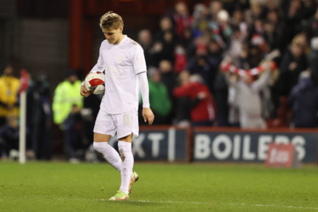 Watch as Dele Alli takes guard dog out for a walk after England ace was robbed and beaten by knife-wielding thieves - Bóng Đá