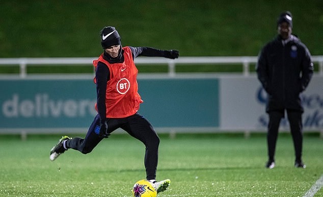 Raheem Sterling AXED by Gareth Southgate after trying to grab Joe Gomez by the neck in England canteen - Bóng Đá