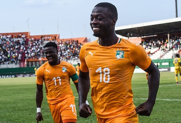 Dani Carvajal to sign Real Madrid contract extension until 2024 - Bóng Đá