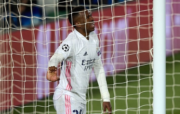 Vinicius bỏ lỡ khó tin - Bóng Đá