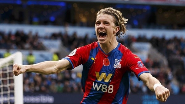 Những cô đào sắc nước hương trời của 3 tân binh Arsenal - Bóng Đá