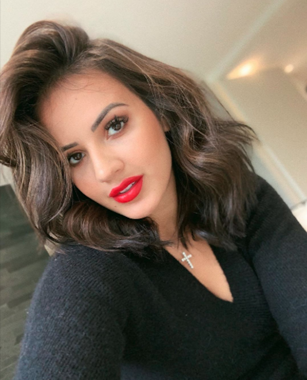 Cô vợ nóng bỏng của Fabinho lên tiếng sau cú vào bóng của Sanchez - Bóng Đá