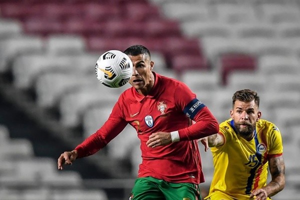Ronaldo đến M.U, Messi đến Man City - Bóng Đá
