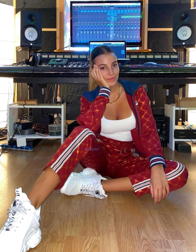 Ruben Dias ‘splits from pop star girlfriend April Ivy - Bóng Đá