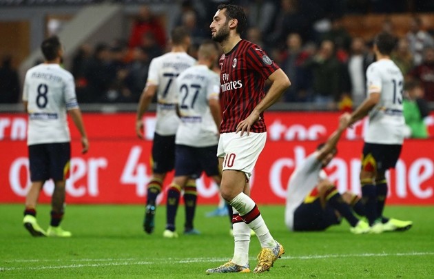 11 khoảnh khắc ấn tượng tại Serie A vào đêm qua: 