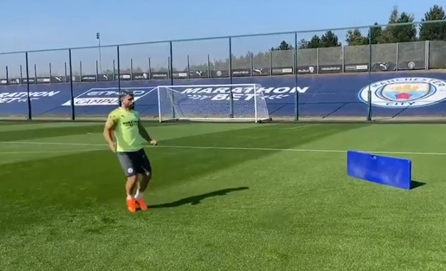 Sergio Aguero train alone as Man City star stays sharp during two-month injury layoff - Bóng Đá