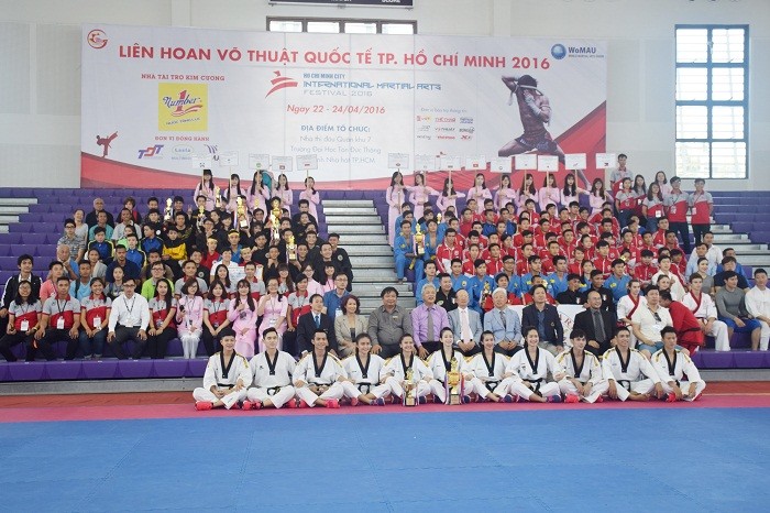 Napoli mâu thuẫn nội bộ, 