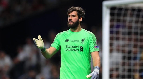 alisson nỗ lực trở lại trận đại chiến với MU - Bóng Đá