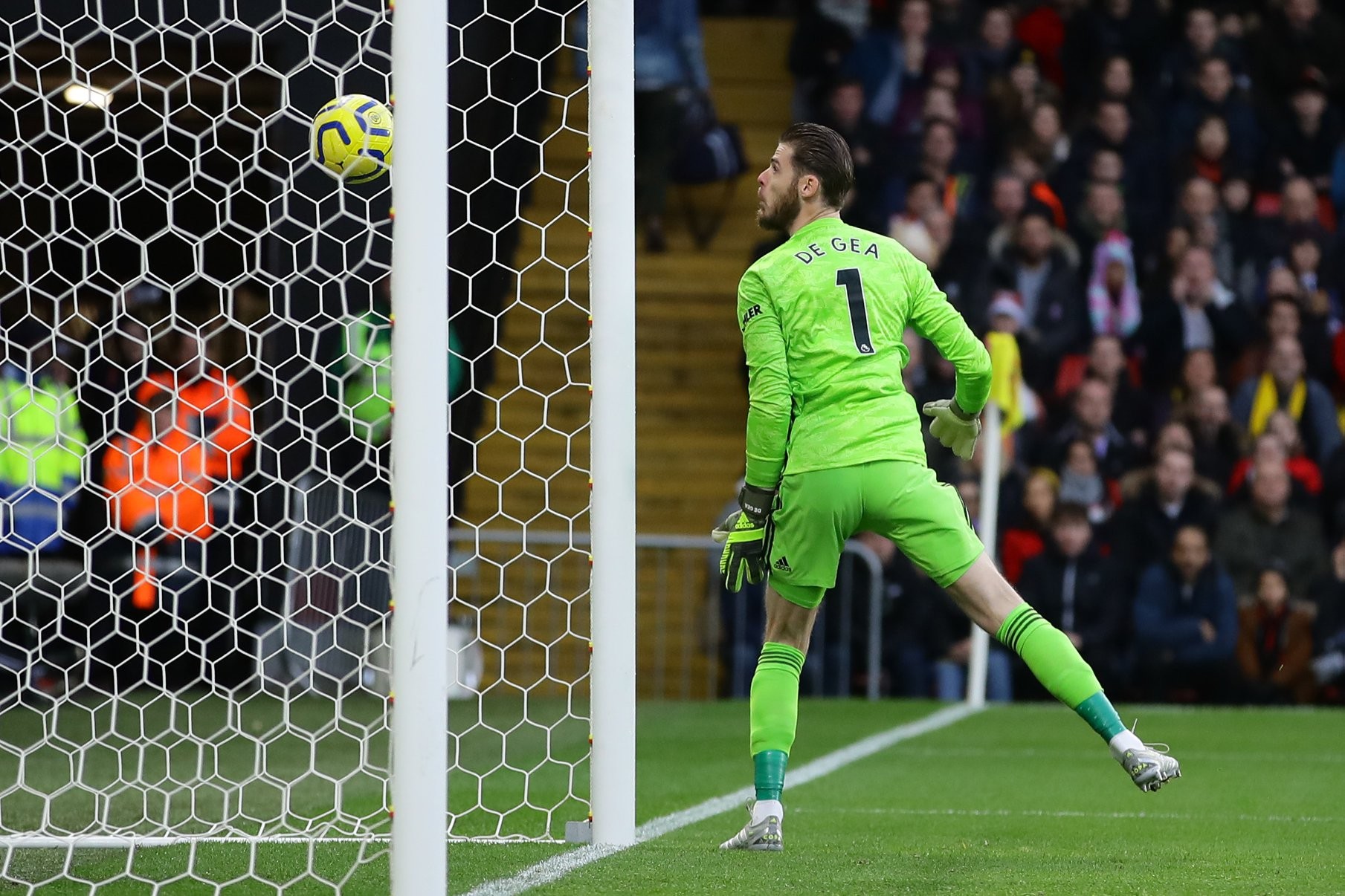 Phản ứng của Mourinho, Neville với De Gea - Bóng Đá